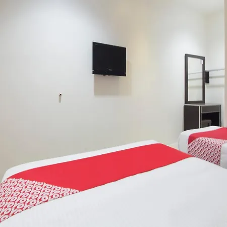 Oyo 44072 Mines Cempaka Hotel Nilai Exterior photo