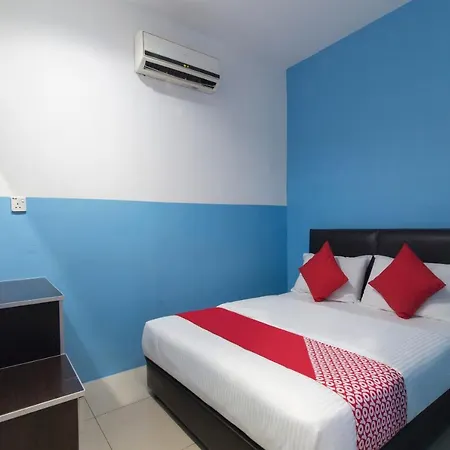 Oyo 44072 Mines Cempaka Hotel Nilai Exterior photo