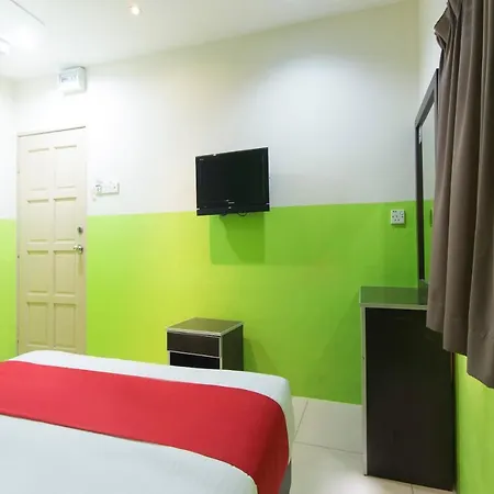 Oyo 44072 Mines Cempaka Hotel Nilai Exterior photo