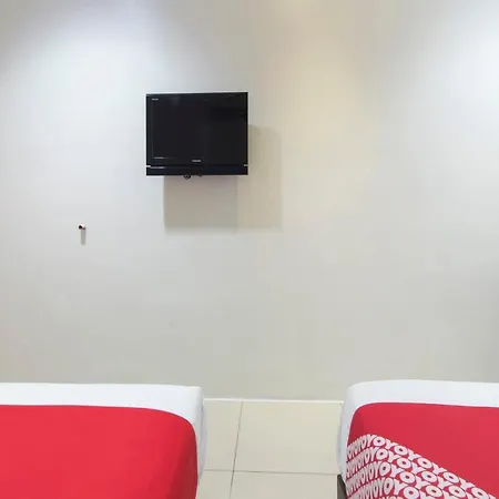 Oyo 44072 Mines Cempaka Hotel Nilai Exterior photo