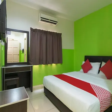 Oyo 44072 Mines Cempaka Hotel Nilai Exterior photo