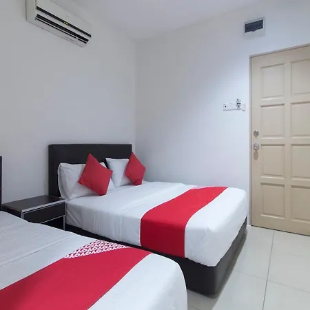 Oyo 44072 Mines Cempaka Hotel Nilai Exterior photo