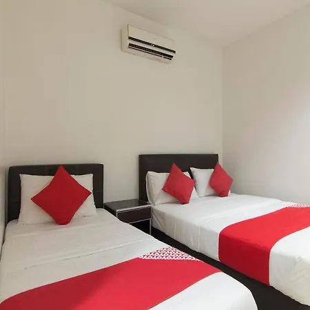 Oyo 44072 Mines Cempaka Hotel Nilai Exterior photo