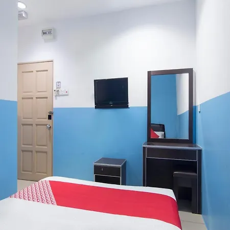 Oyo 44072 Mines Cempaka Hotel Nilai Exterior photo