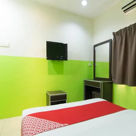 Oyo 44072 Mines Cempaka Hotel Nilai Exterior photo