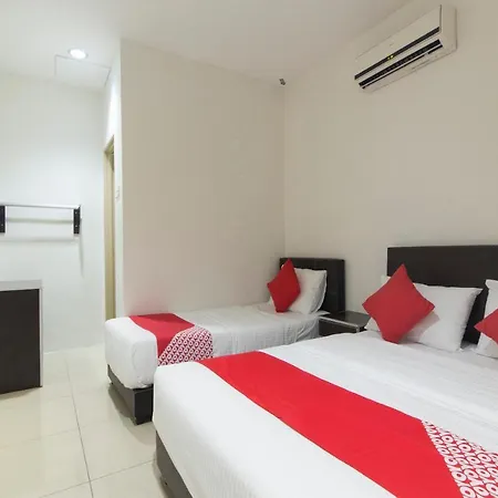 Oyo 44072 Mines Cempaka Hotel Nilai Exterior photo