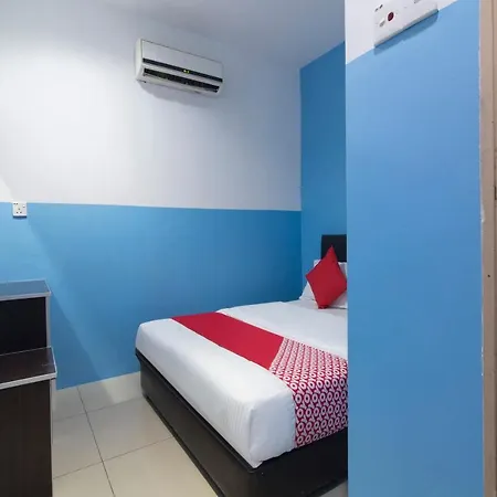 Oyo 44072 Mines Cempaka Hotel Nilai Exterior photo