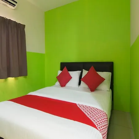 Oyo 44072 Mines Cempaka Hotel Nilai Exterior photo