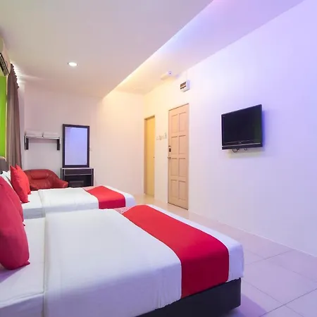 Oyo 44072 Mines Cempaka Hotel Nilai Exterior photo