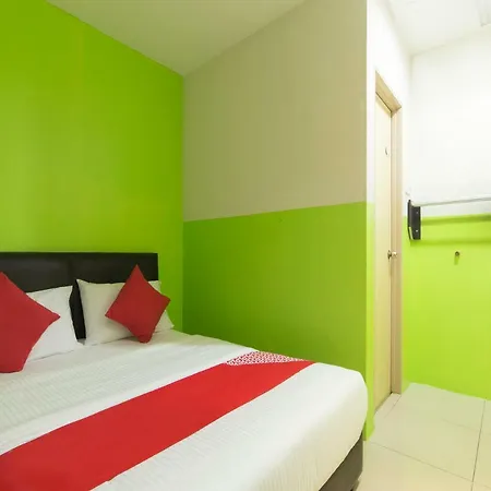 Oyo 44072 Mines Cempaka Hotel Nilai Exterior photo