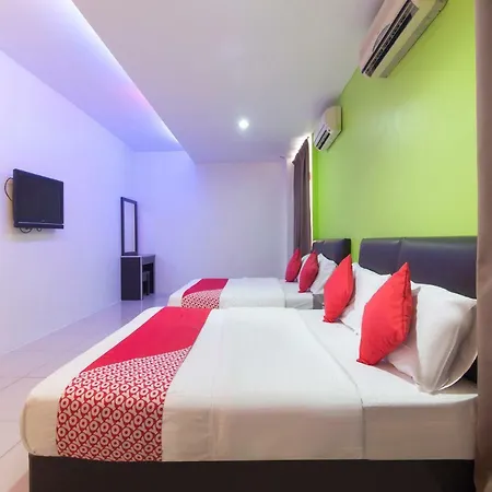 Oyo 44072 Mines Cempaka Hotel Nilai Exterior photo