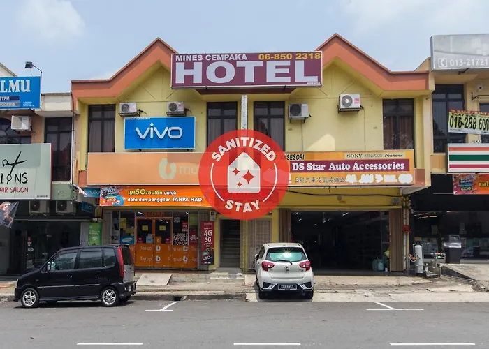 Oyo 44072 Mines Cempaka Hotel