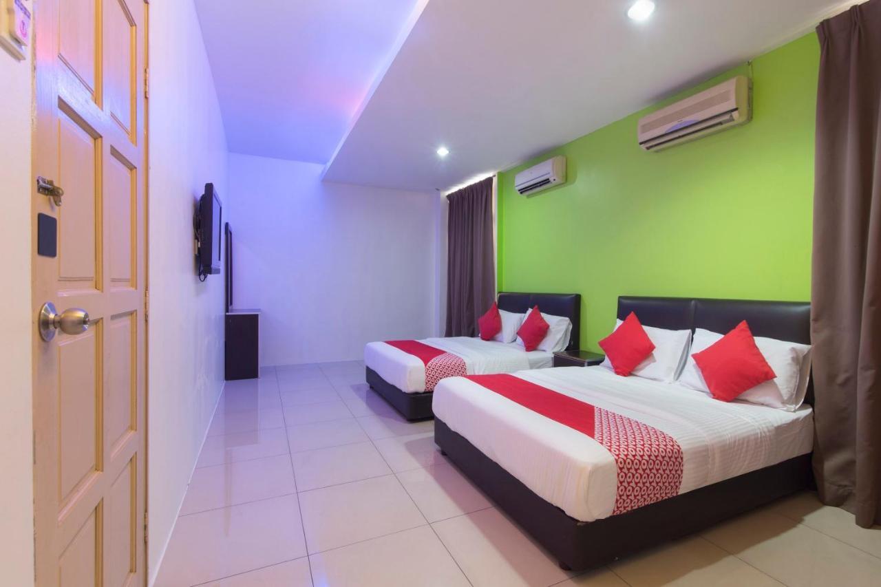 Mines Cempaka Hotel 2*