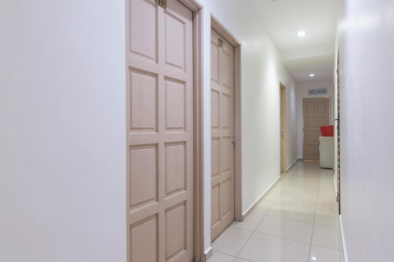 Mines Cempaka Hotel 2*