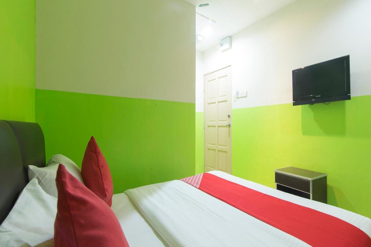 Mines Cempaka Hotel 2*