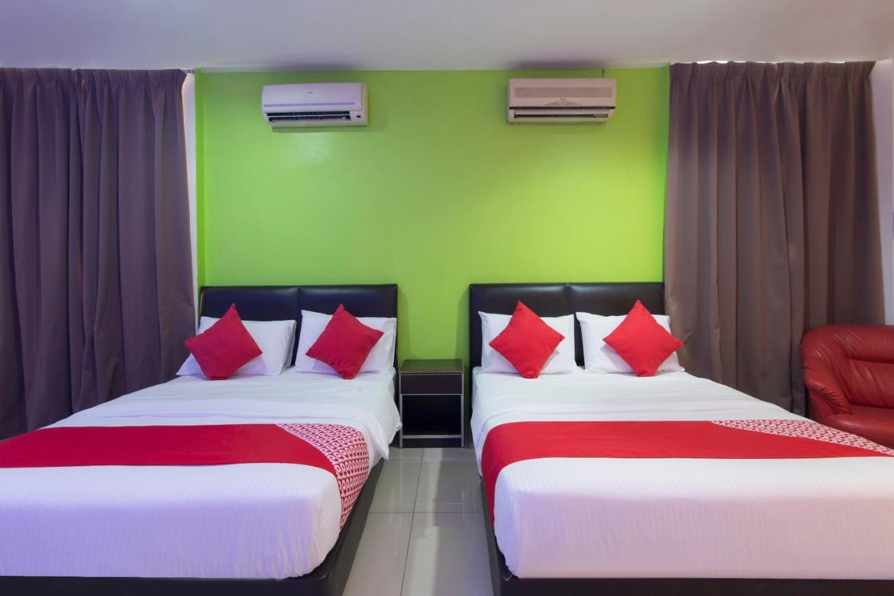 Mines Cempaka Hotel 2*