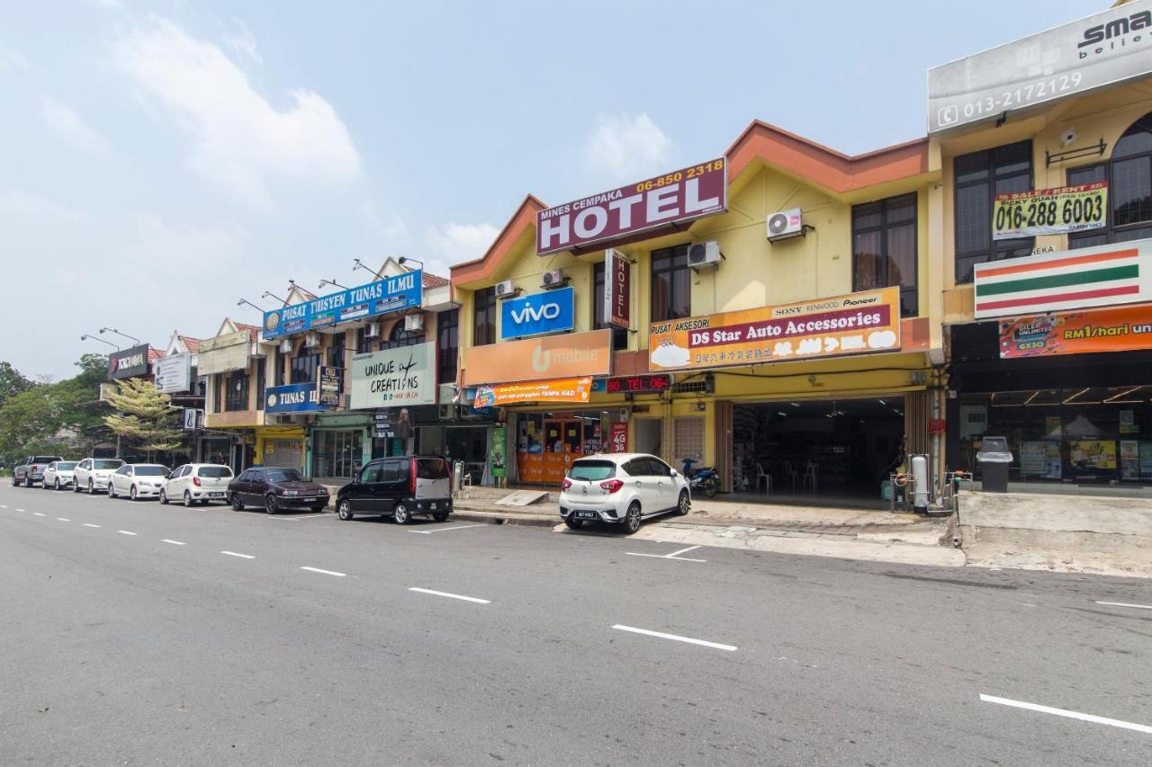 Hotel Mines Cempaka