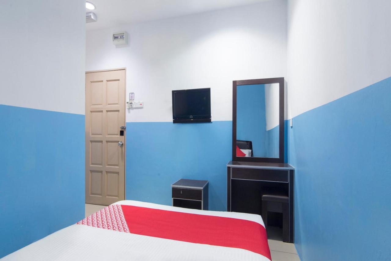 Mines Cempaka Hotel 2*